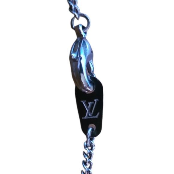 LOUIS VUITTON | Men's LV Instinct Pendent Necklace - Picture 3 of 4